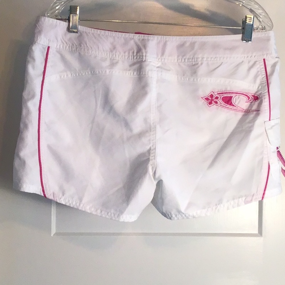 O’Neill women’s size 11 shorts, white with pink - Picture 5 of 12